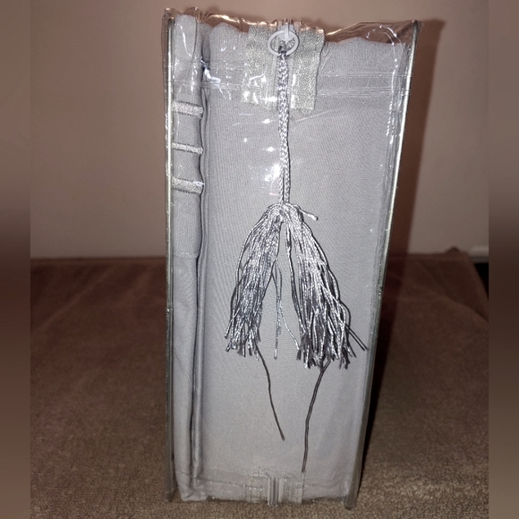 Queen Set (4piece) - Picture 2 of 4